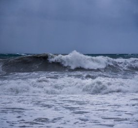 Κυπαρισσία: Τραγικός θάνατος 66χρονης - Παρασύρθηκε από τα κύματα και πνίγηκε (βίντεο)