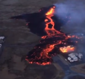 Δείτε εντυπωσιακά βίντεο από το ηφαίστειο Γκρίνταβικ της  Ισλανδίας: Η λάβα "καταπίνει" σπίτια στο πέρασμά της - Κυρίως Φωτογραφία - Gallery - Video
