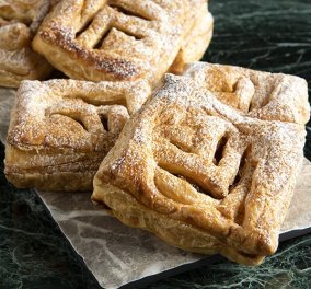 Άκης Πετρετζίκης: Τα πιο γευστικά μηλοπιτάκια με σφολιάτα - Ποιός μπορεί να αντισταθεί; - Κυρίως Φωτογραφία - Gallery - Video
