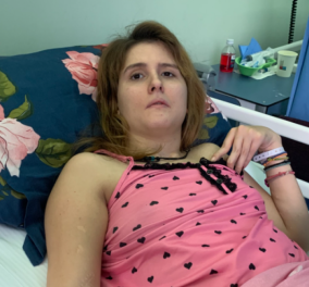 Αγανάκτηση από τη μητέρα της Μυρτούς της Πάρου για τη συμπεριφορά γιατρού: «Ποιος νοιάζεται; Κανείς» - Η κοπέλα νοσηλεύεται πάλι στον «Ευαγγελισμό» - Κυρίως Φωτογραφία - Gallery - Video