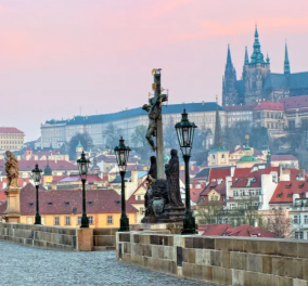 Ρομαντισμός mode on! Γιορτάστε τον Άγιο Βαλεντίνο με ένα ταξίδι στην παραμυθένια Πράγα - Τη «Χρυσή Πόλη των 100 Πύργων» - Κυρίως Φωτογραφία - Gallery - Video