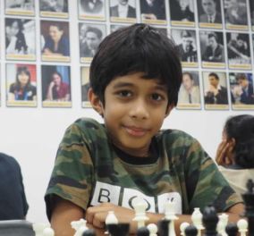 Άσγουαθ Κάουσικ: Μόλις 8 ετών, ο νεότερος πρωταθλητής στο σκάκι – Νίκησε κατά «κράτος» τον grand master Γιάτσεκ Στόπα (φωτό & βίντεο) - Κυρίως Φωτογραφία - Gallery - Video