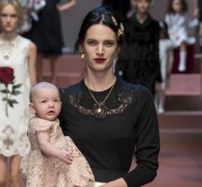 Υπέροχες μαμάδες με τα μωρά τους στην αγκαλιά λικνίστηκαν στη πασαρέλα των Dolce & Gabbana - Μόδα από κούνια λοιπόν! (Slideshow - Βίντεο)