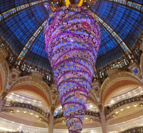 Kαλημέρααα - Ίσως το ωραιότερο δέντρο που έχετε δει: Στις Galeries Lafayette στο Παρίσι: Μωβ, πανύψηλο, φαντασμαγορία γιορτινή! (Φωτό)