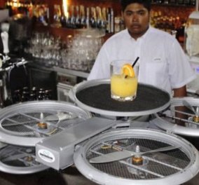 Πιάτα & ποτήρια πετούν πάνω από τα κεφάλια σας σε εστιατόριο στη Σιγκαπούρη: Χρησιμοποιεί drones για να σερβίρει! (Βίντεο)