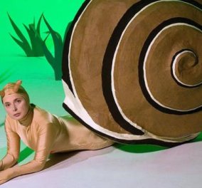 Και στο θέατρο μεταφέρει η Ιζαμπέλα Ροσελίνι τις ''πορνό'' web σειρές της για τα όργια των ζώων μετά την επιτυχία τους στο διαδίκτυο! Πως; (Εικόνες - βίντεο) - Κυρίως Φωτογραφία - Gallery - Video