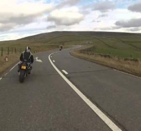  Απίστευτο! Μοτοσικλετιστής έπεσε με ιλιγγιώδη ταχύτητα σε γκρεμό και σηκώθηκε χωρίς να έχει πάθει τίποτα! (βίντεο) - Κυρίως Φωτογραφία - Gallery - Video
