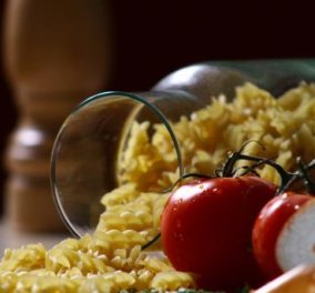 Βίδες με γαρίδες και υπέροχη κόκκινη σάλτσα βασιλικού-Ο Άκης Πετρετζίκης έκανε πάλι το θαύμα του! - Κυρίως Φωτογραφία - Gallery - Video