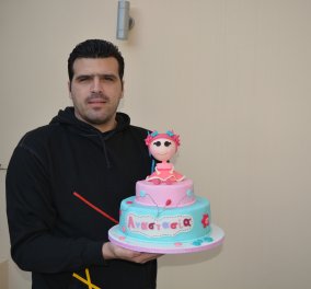 Αποκλ: Mιχαήλ Κυριαλλίδης, ο αυτοδίδακτος pastry chef - Αφιερώνει 12 ώρες για κάθε παιδική τούρτα, ουάου!