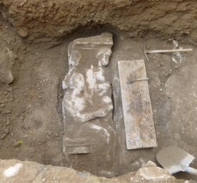 Good News: Επιτύμβια στήλη του 4ου π.χ. αιώνα βρέθηκε στον Κεραμεικό! (φωτό) - Κυρίως Φωτογραφία - Gallery - Video