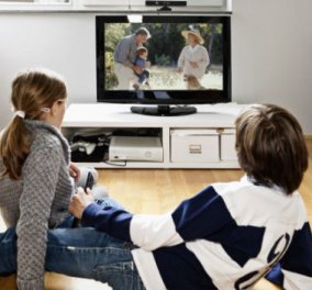 Γιατί δεν κάνει τα παιδιά να βλέπουν πολλή ώρα τηλεόραση; Τι επιπτώσεις έχει στην υγεία τους;