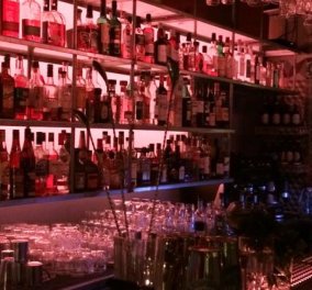 Couleur Locale:  Το cozy bar με τον Παρθενώνα ''στο πιάτο''!