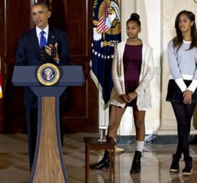Δείτε τις κόρες του Ομπάμα, δεσποινίδες με σούπερ μίνι αλλά βαριούνται!: Ποιος έγραψε κακίες για τις κόρες του Προέδρου; (φωτό) - Κυρίως Φωτογραφία - Gallery - Video