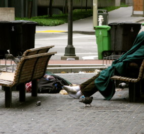 Γαλλία: Ξήλωσαν τα... παγκάκια για να μην κοιμούνται οι άστεγοι! - Κυρίως Φωτογραφία - Gallery - Video