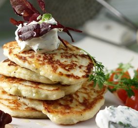 Άκη make our day: Ο ταλαντούχος σεφ μας ετοιμάζει τα πιο νόστιμα pancakes με πατάτες! Είστε έτοιμοι; - Κυρίως Φωτογραφία - Gallery - Video