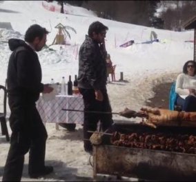 Πάσχα μετά χιονιά - Σούβλισαν αρνί μέσα στο χιόνι στην Κοζάνη! (βίντεο) - Κυρίως Φωτογραφία - Gallery - Video