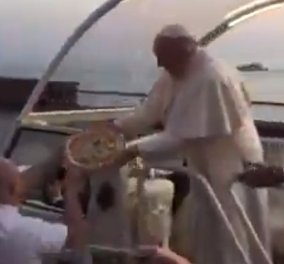 Μία πίτσα για τον... Πάπα! Δείτε την "Ναπολιτάνα" που προσφέρθηκε αναπάντεχα στον Ποντίφικα! (φωτό & βίντεο)