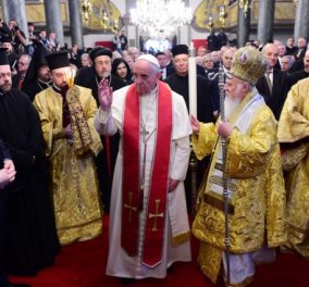 Oι εικόνες μιας ιστορικής συνάντησης: Πάπας - Πατριάρχης μαζί και αγαπημένοι στον απόηχο της Ισλαμικής απειλής! (Φωτό)