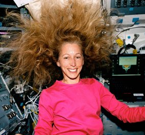 Top Woman η Marsh Ivins: Η Αμερικανίδα αστροναύτης που μοιράστηκε με τους «κοινούς θνητούς» πώς είναι η ζωή στο διάστημα!