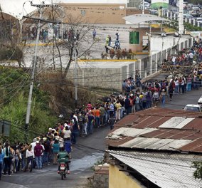 Βενεζουέλα: Το χάος συνεχίζεται - Συστάθηκε αστυνομία τροφίμων που επιτρέπει τα ψώνια μόνο δύο φορές την εβδομάδα - 