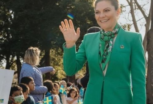 Πριγκίπισσα Βικτώρια: Το απόλυτο fashion icon στις Η.Π.Α - Με Zara κοστούμι & πράσινο μαντήλι συνεχίζει να μας εντυπωσιάζει (φωτό)