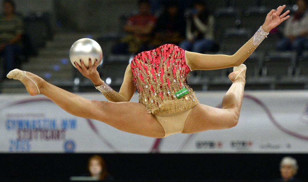 8/9/2015 - Στιγμιότυπο από την performance της Ρωσίδας Margerita Mamun στο Παγκόσμιο Πρωτάθλημα Ρυθμικής Γυμναστικής στην Γερμανία - Picture: AFP