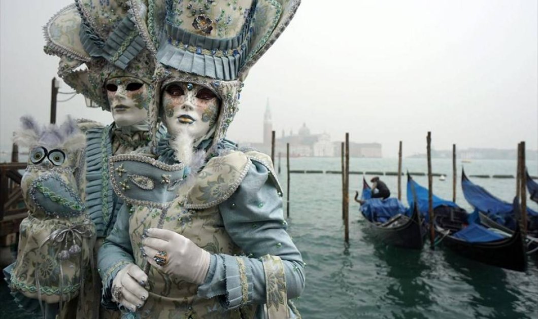 Εντυπωσιακές παρουσίες στο καρναβάλι της Βενετίας Picture: EPA / ANDREA MEROLA