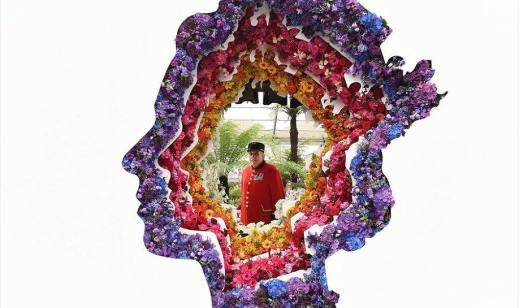 Φαντασμαγορική εγκατάσταση με λουλούδια στην ανθοκομική έκθεση του Τσέλσι, στο Λονδίνο - EPA / ANDY RAIN