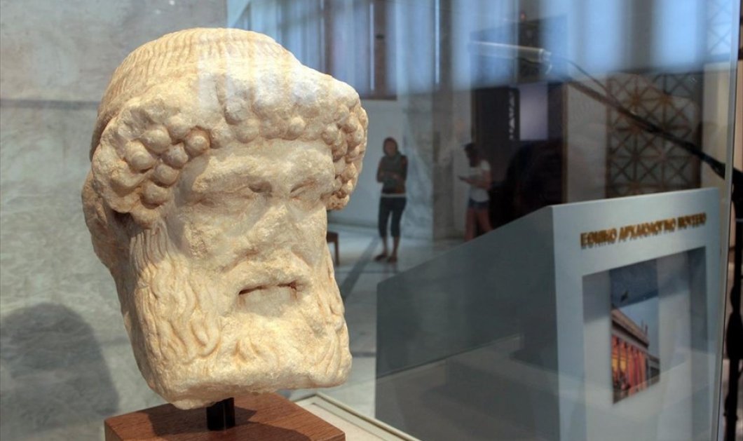 9/6/2015 - Η επαναπατρισθείσα αρχαία κεφαλή του Ερμή εκτίθεται στο Εθνικό Αρχαιολογικό Μουσείο - Picture: ΑΠΕ-ΜΠΕ / ΠΑΝΤΕΛΗΣ ΣΑΪΤΑΣ
