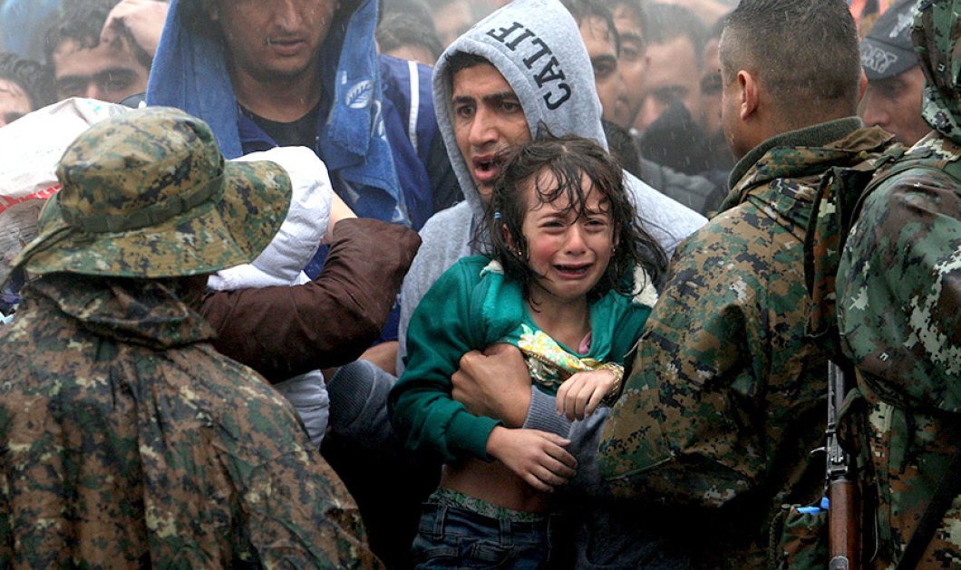 Ο ανθρώπινος πόνος σε μια εικόνα - Δείχνει ένα προσφυγόπουλο να κλαίει - Picture: SAKIS MITROLIDIS/AFP 