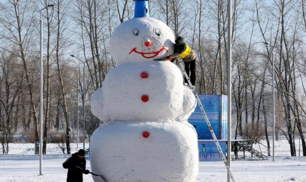 Αυτός ο χιονάνθρωπος έχει ύψος 5 μέτρα & βρίσκεται σε πάρκο της πόλης της Σιβηρίας, Κρασνογιάρσκ