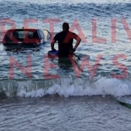 Το μη χειρόν βέλτιστον: Ο Κρητικός σύζυγος μάλωσε με τη γυναίκα του, την έβγαλε από το αυτοκίνητό της και το έριξε στη θάλασσα - Ευτυχώς! (βίντεο)
