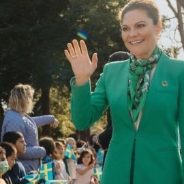 Πριγκίπισσα Βικτώρια: Το απόλυτο fashion icon στις Η.Π.Α - Με Zara κοστούμι & πράσινο μαντήλι συνεχίζει να μας εντυπωσιάζει (φωτό)
