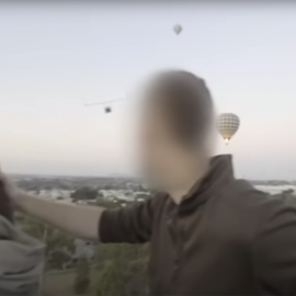 Βίντεο κόβει την ανάσα: Άνδρας κάνει βουτιά θανάτου από αερόστατο – Σε σοκ οι 9 επιβάτες που τον είδαν να πέφτει, 500 μέτρα από το έδαφος
